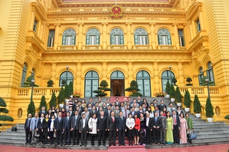 Chủ tịch nước Trương Tấn Sang chúc mừng đoàn doanh nghiệp dệt may tiêu biểu